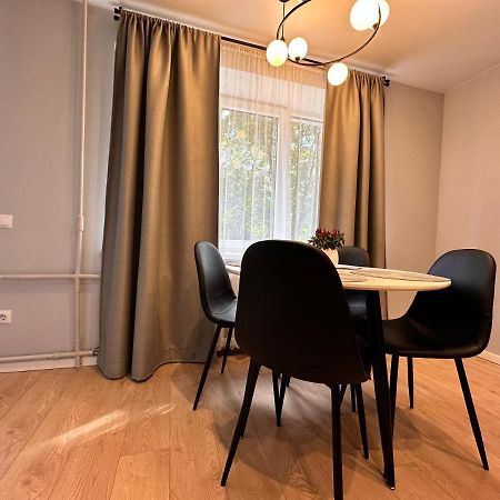 Parkside Escape: Stylish 1-Br Apartment Riga Luaran gambar