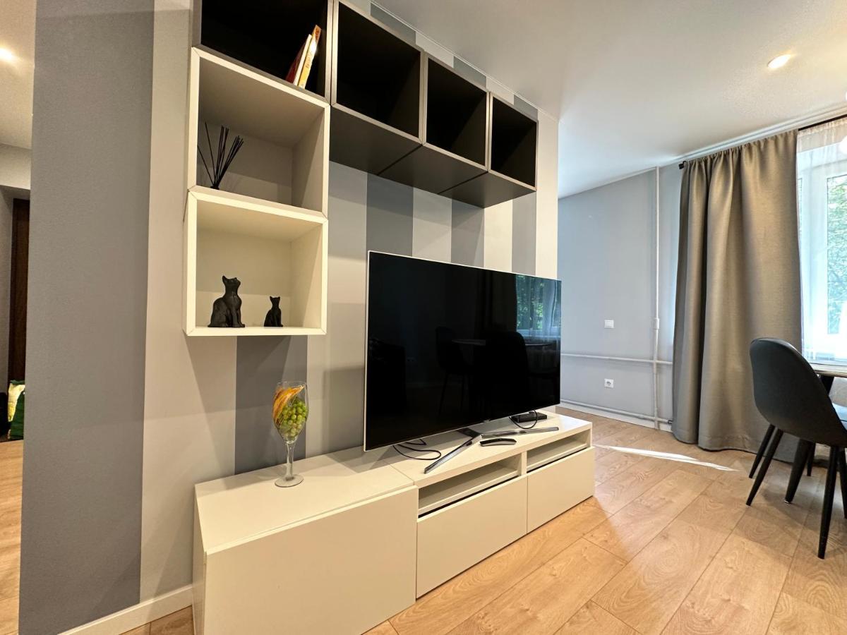 Parkside Escape: Stylish 1-Br Apartment Riga Luaran gambar