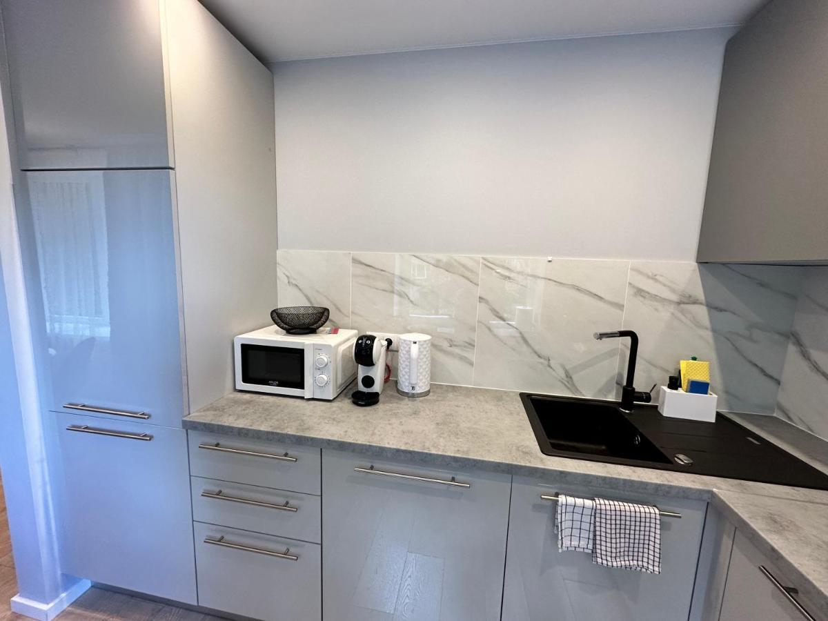Parkside Escape: Stylish 1-Br Apartment Riga Luaran gambar